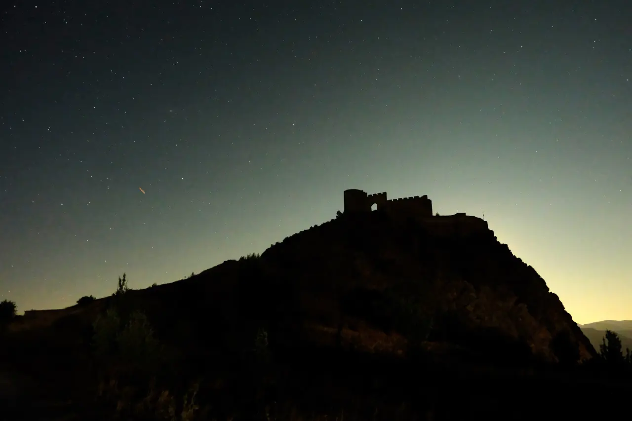 700 yıllık Kov Kalesi’nde perseid meteor yağmuru büyüledi #haberi, #haberleri, #Gümüşhane #haber
