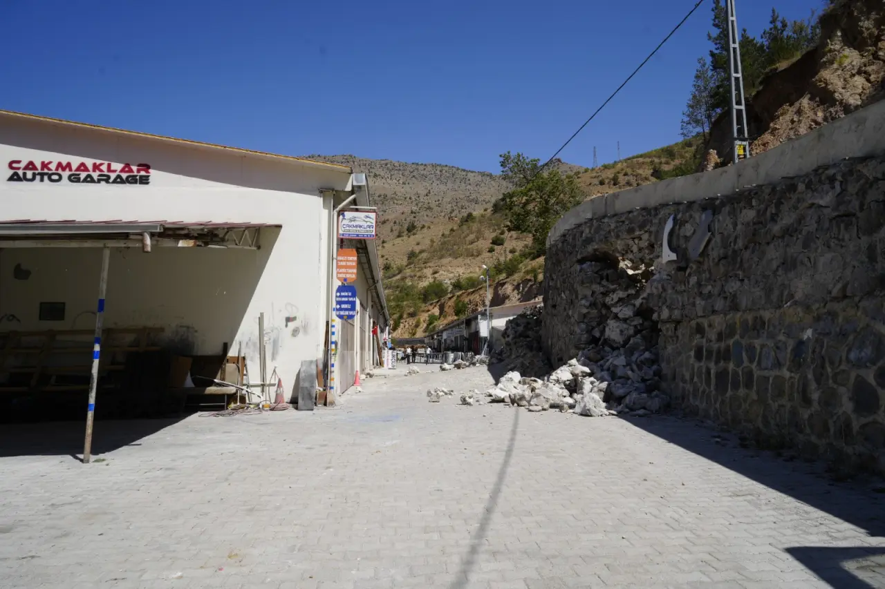 Gümüşhane’de sanayi sitesinde heyelan riski nedeniyle 25 iş yeri boşaltıldı #haberi, #haberleri, #Gümüşhane #haber