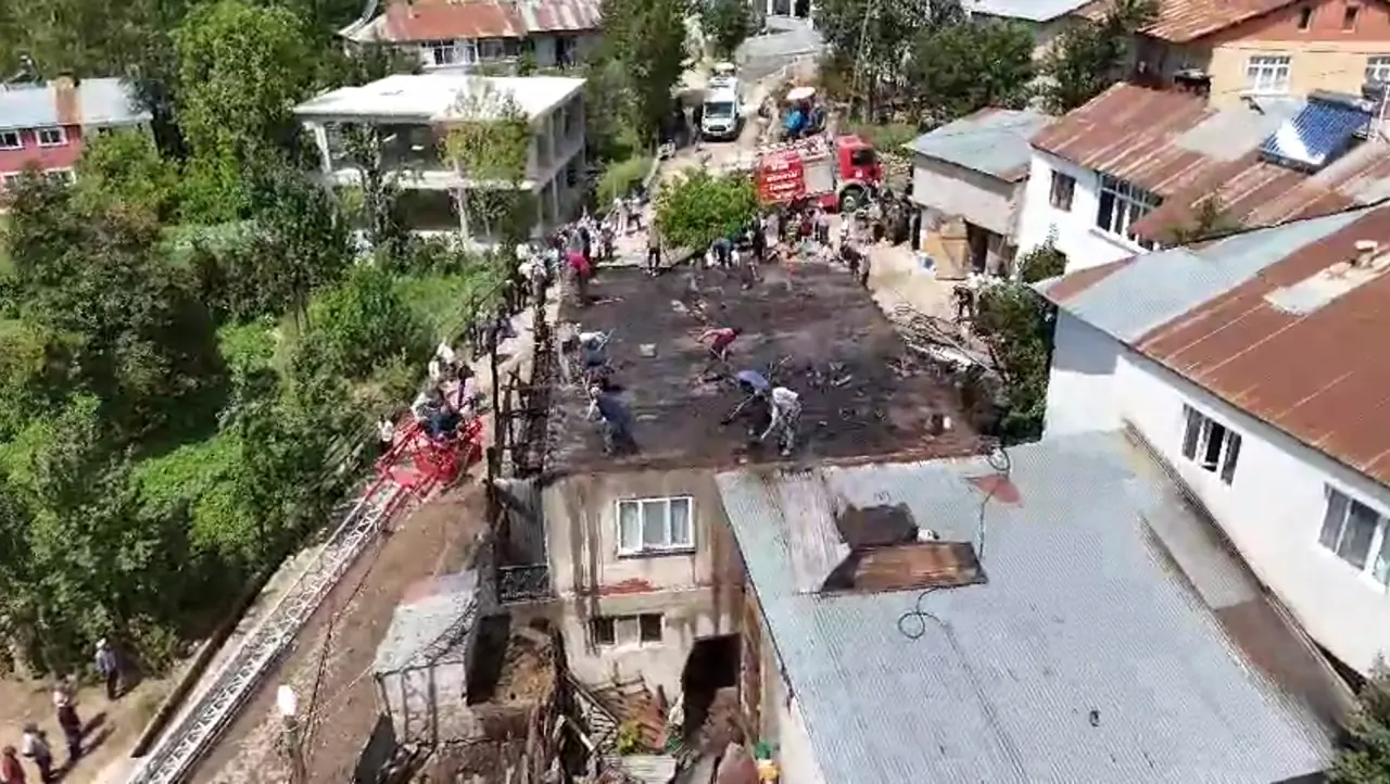 Şiran’da çatı yangını korkuttu #haberi, #haberleri, #Gümüşhane #haber