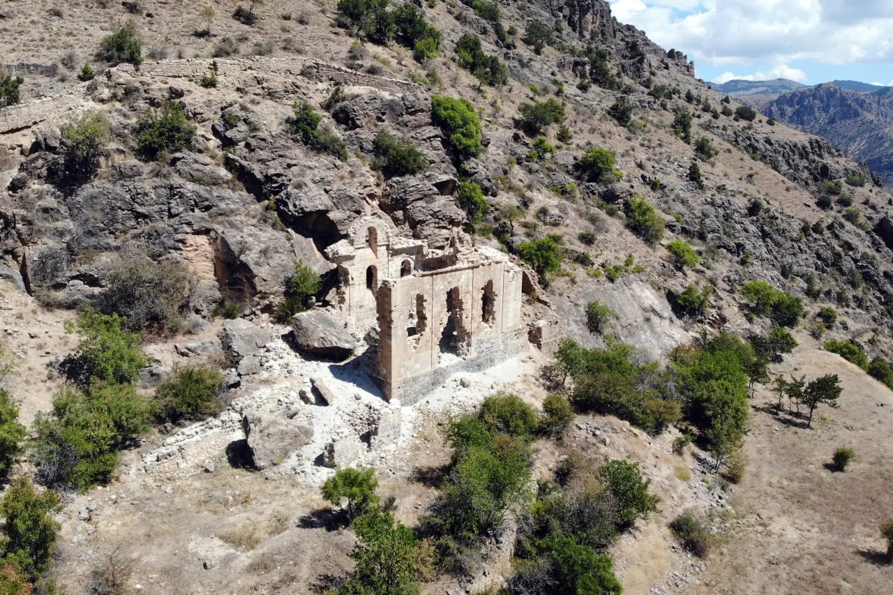 Yunan keşişlerden Hutura Kilisesi’ne ziyaret #haberi, #haberleri, #Gümüşhane #haber