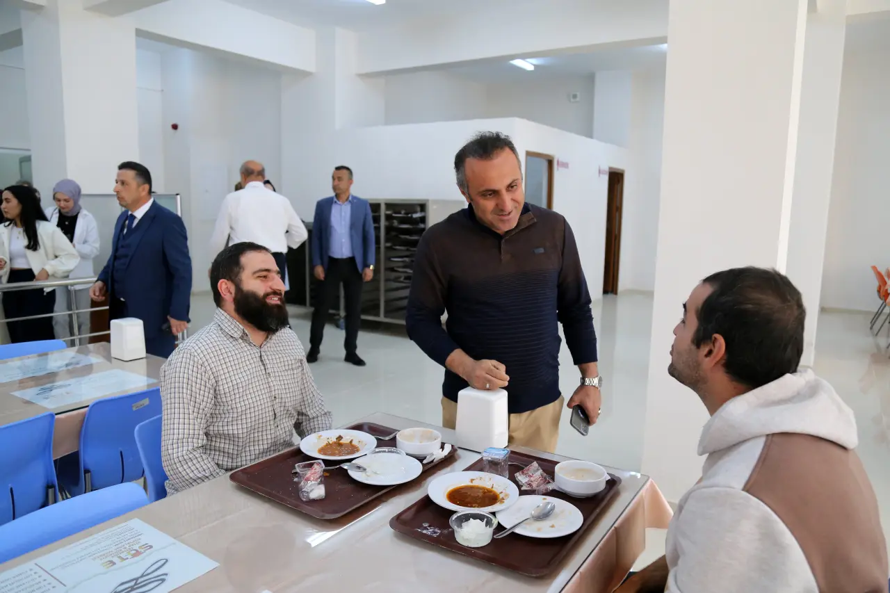 Üniversitede yeni yemekhane açıldı