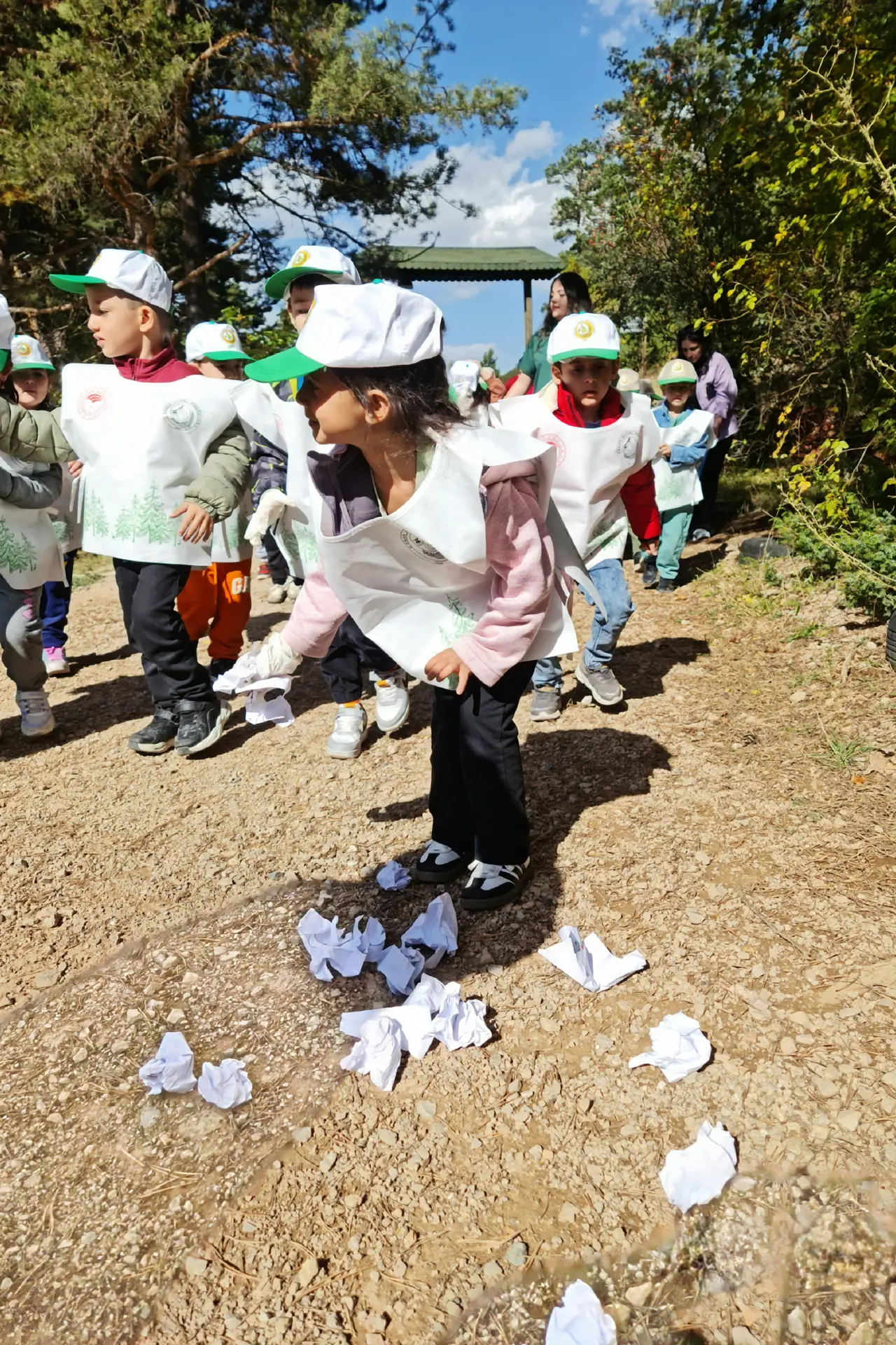 Çöp toplama ve fidan dikimi etkinliği gerçekleşti!