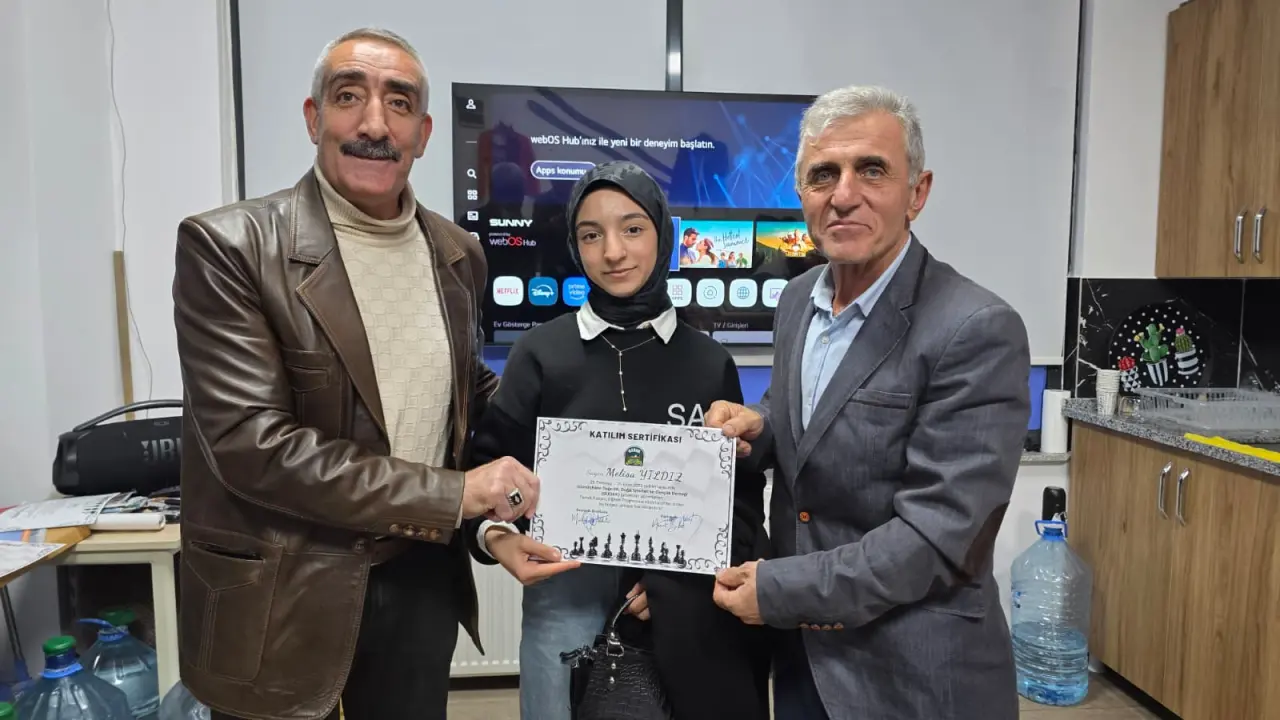 GÜDAK’ın Satranç Eğitimini tamamlayan 32 kursiyere sertifikaları verildi