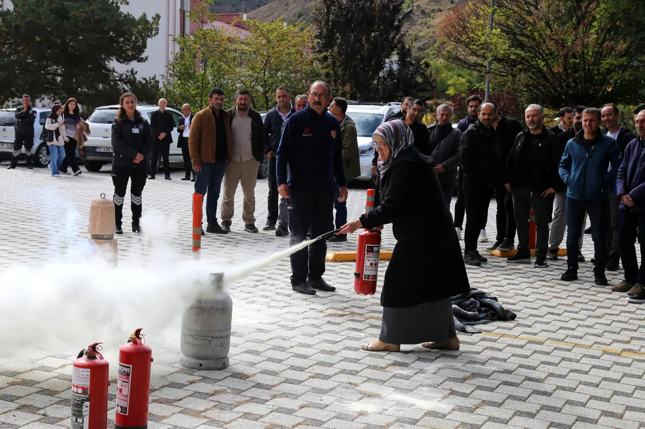 GÜ’de yangın söndürme eğitimi ve tatbikatı gerçekleştirildi