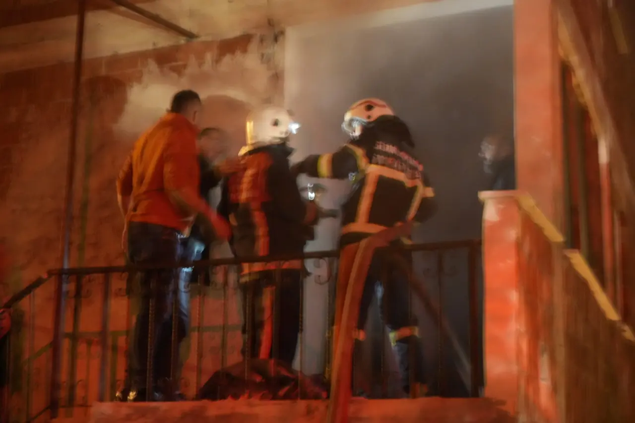 Gümüşhane’de 4 katlı binada çıkan yangın paniğe neden oldu