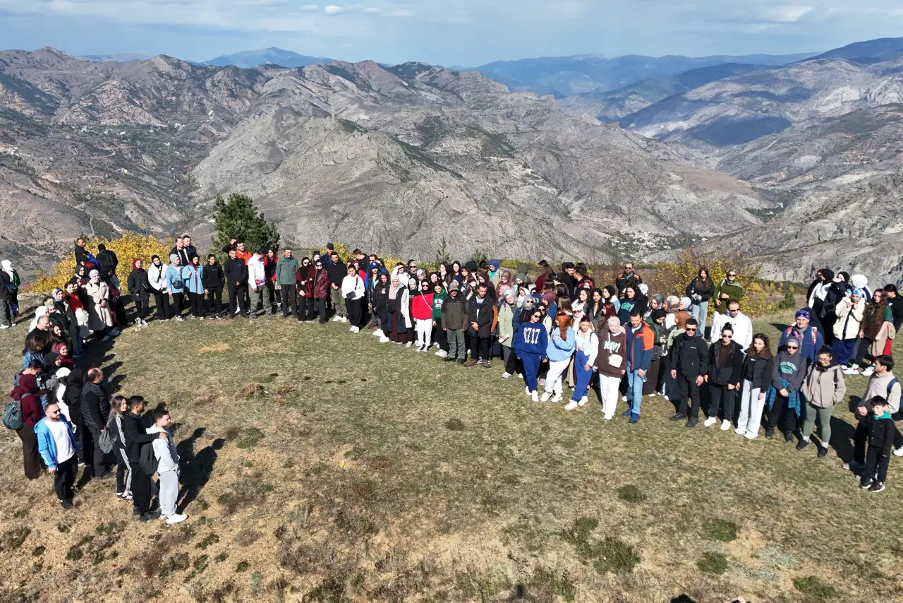 Gümüşhane’nin eşsiz sonbahar manzarasında gençlik buluşması