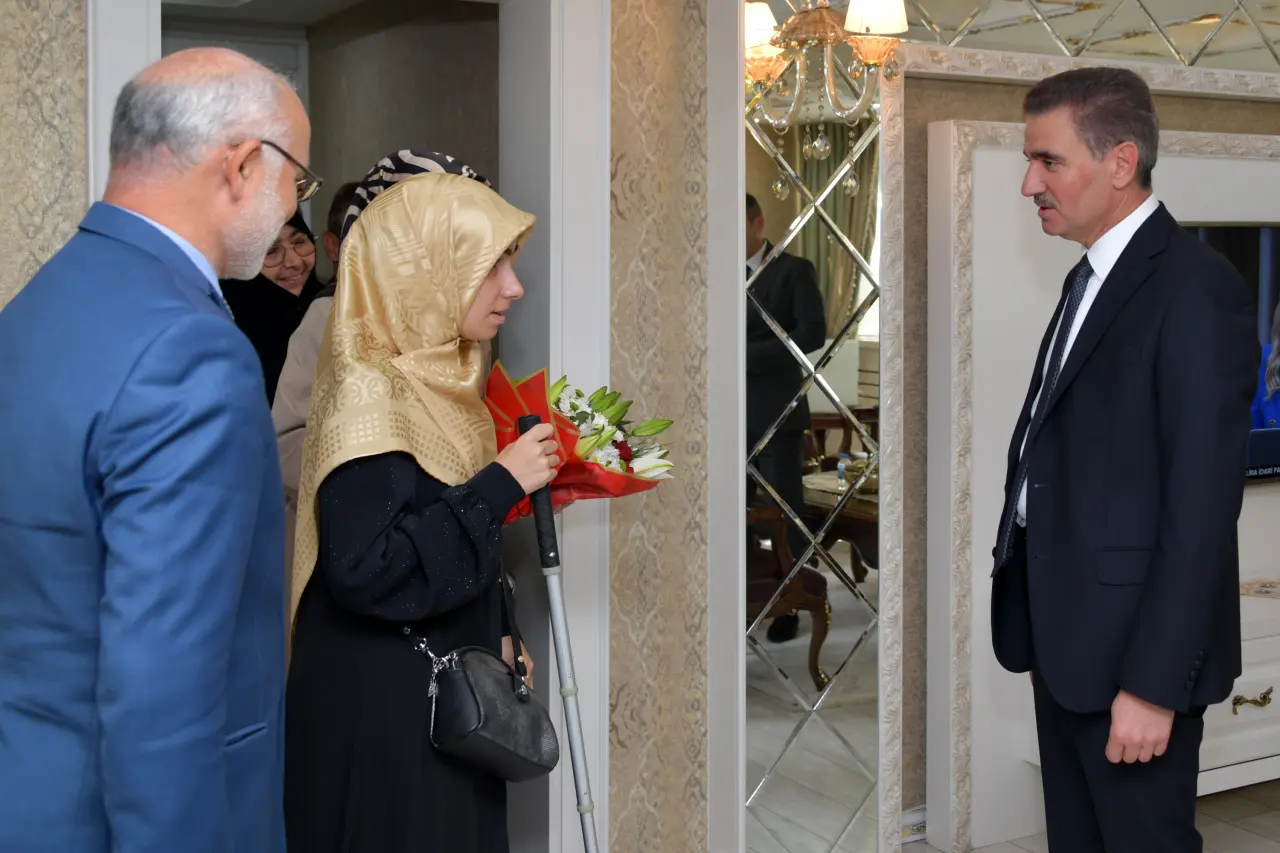 Hafızlık Türkiye birincisinden Vali Baruş’a ziyaret