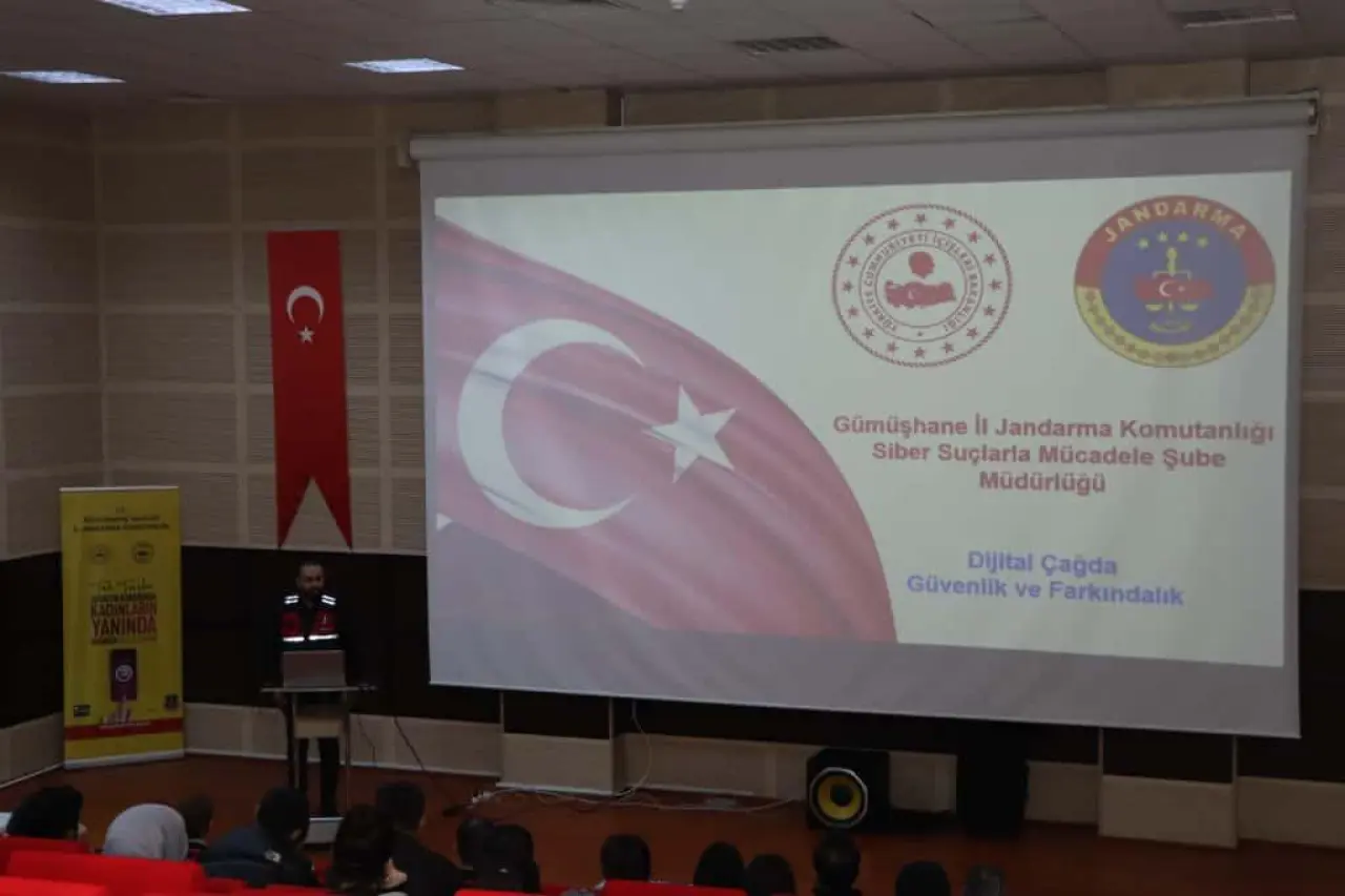 Jandarma Üniversite gençliğine suçtan korunmanın altın kurallarını anlattı