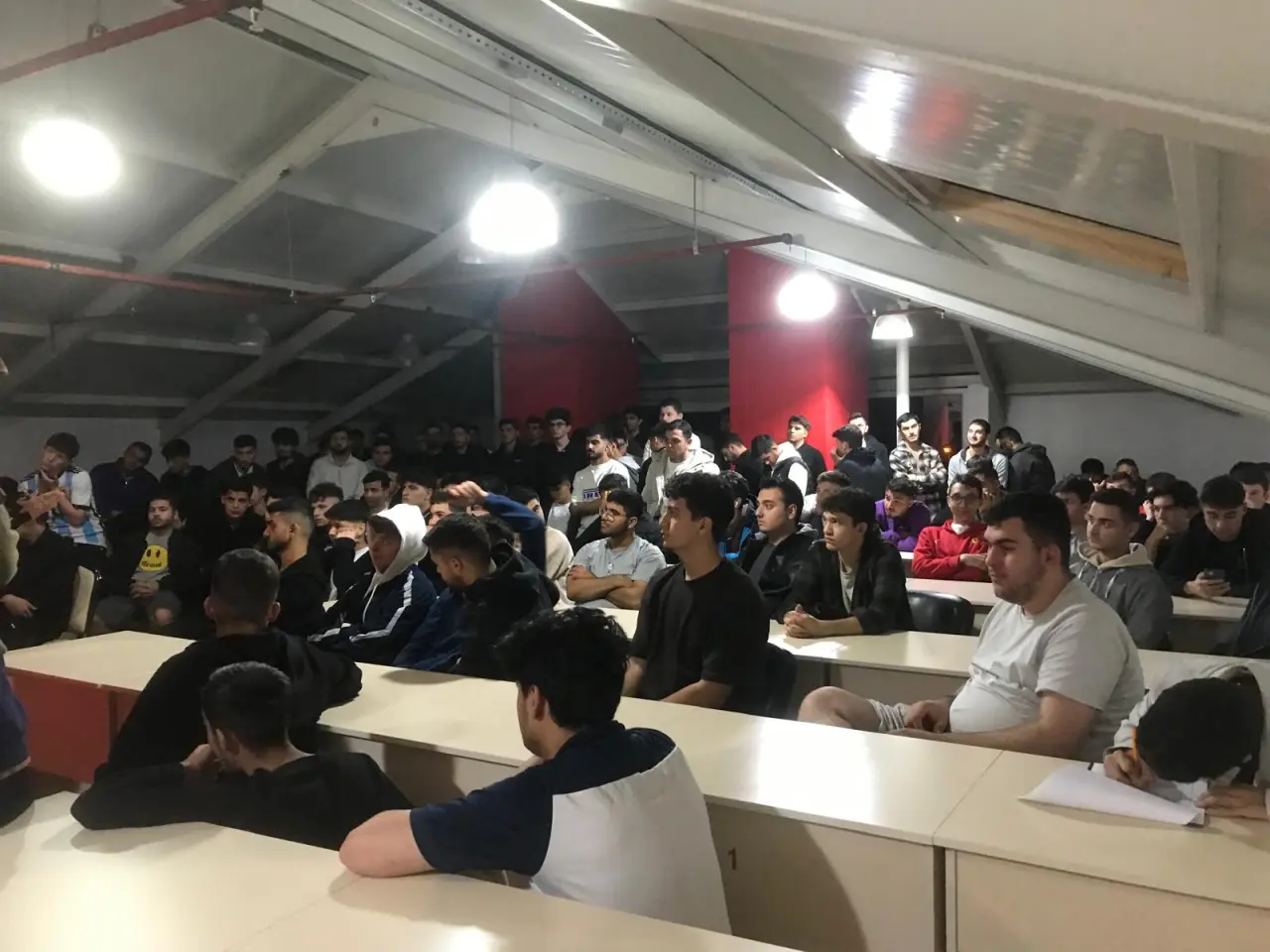 Üniversiteli gençlere farkındalık eğitimi