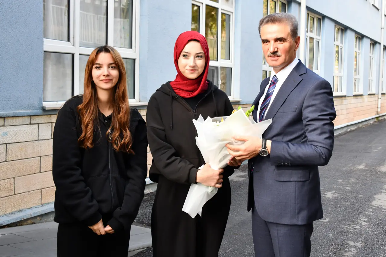 Vali Baruş’tan gençlere altın değerinde öğütler