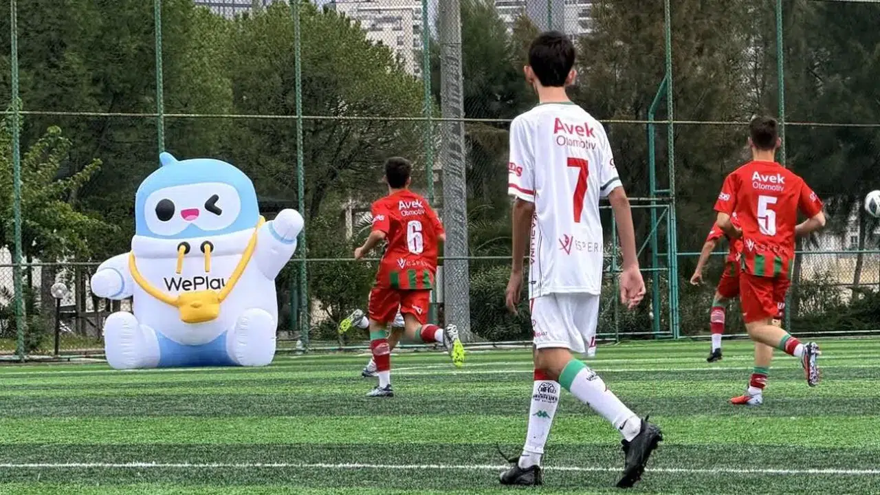 WePlay ve Karşıyaka S.K. Gençler İçin Futbol Sosyal Sorumluluk Maçı Düzenledi