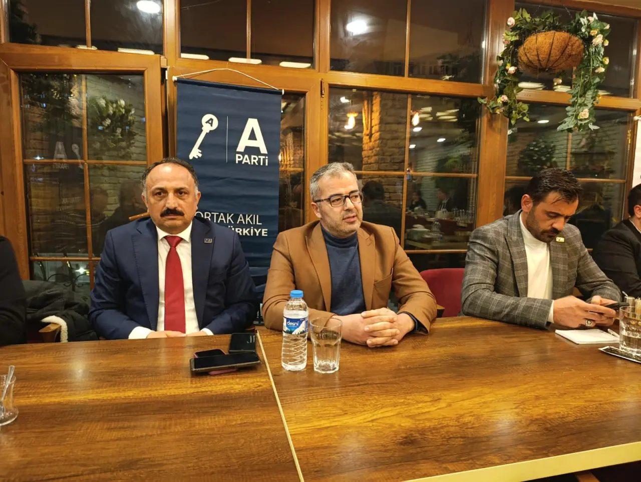 Anahtar Parti basınla buluştu