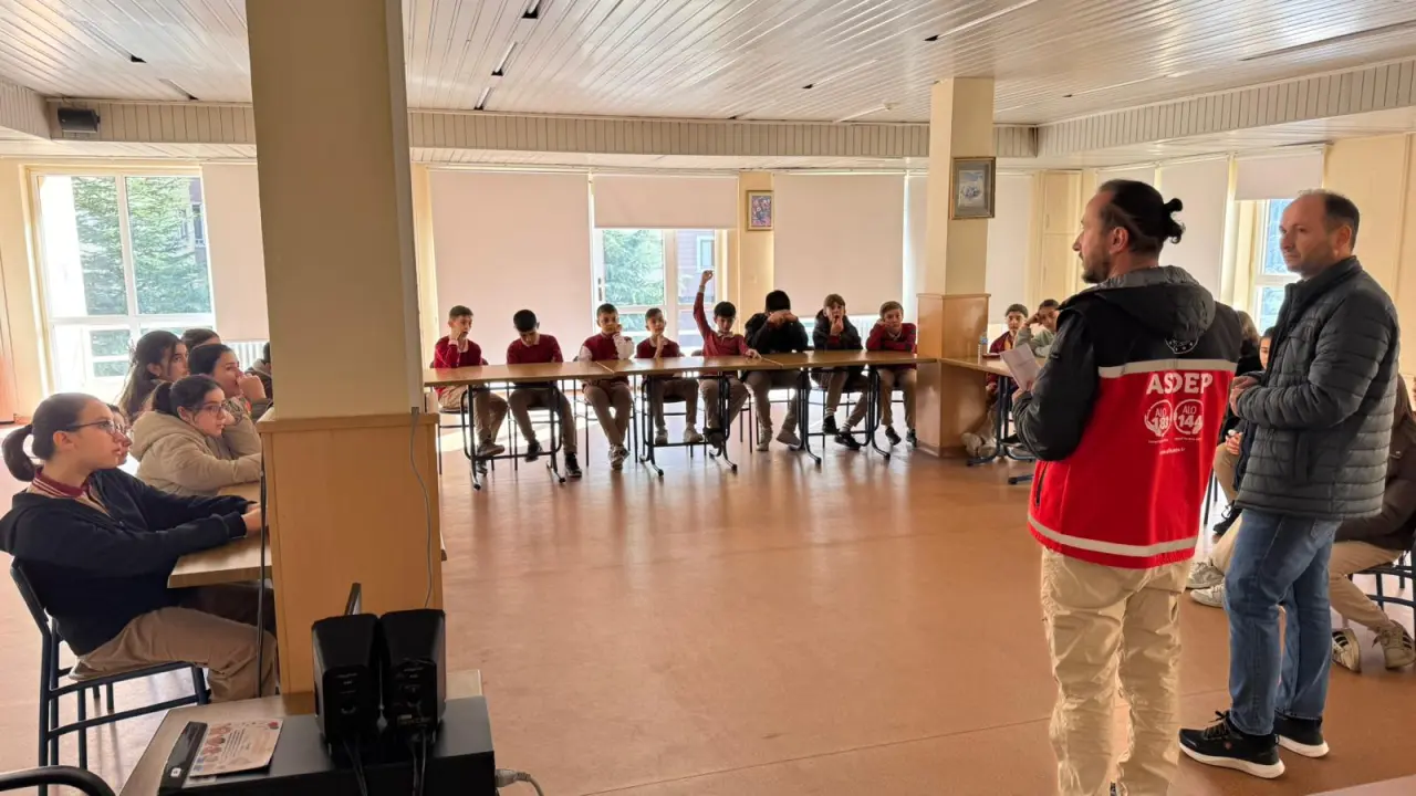 Dumlupınar Ortaokulu öğrencilerinden Sosyal Hizmet Merkezine ziyaret