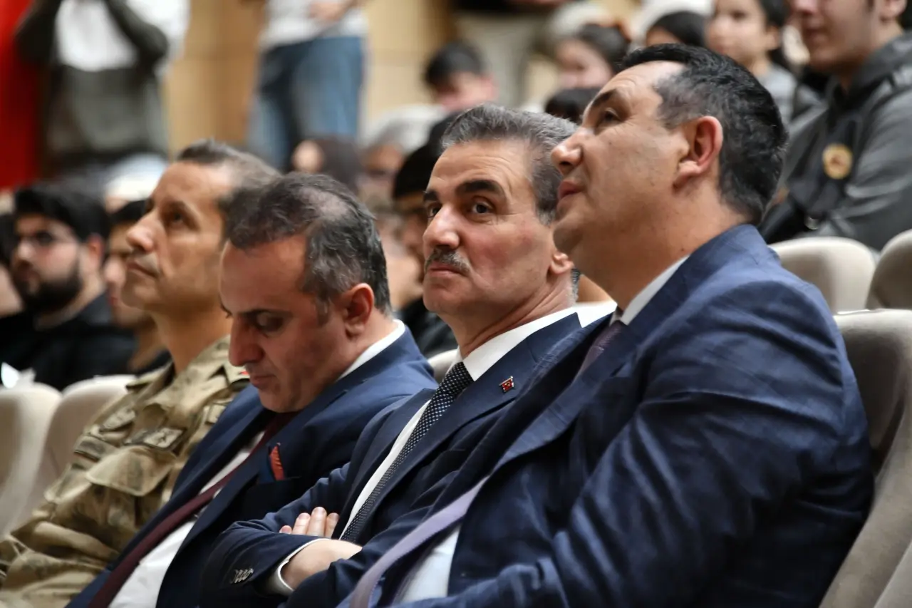 GÜ’de “Kadim Zamanların Ayak İzleri” tartışıldı