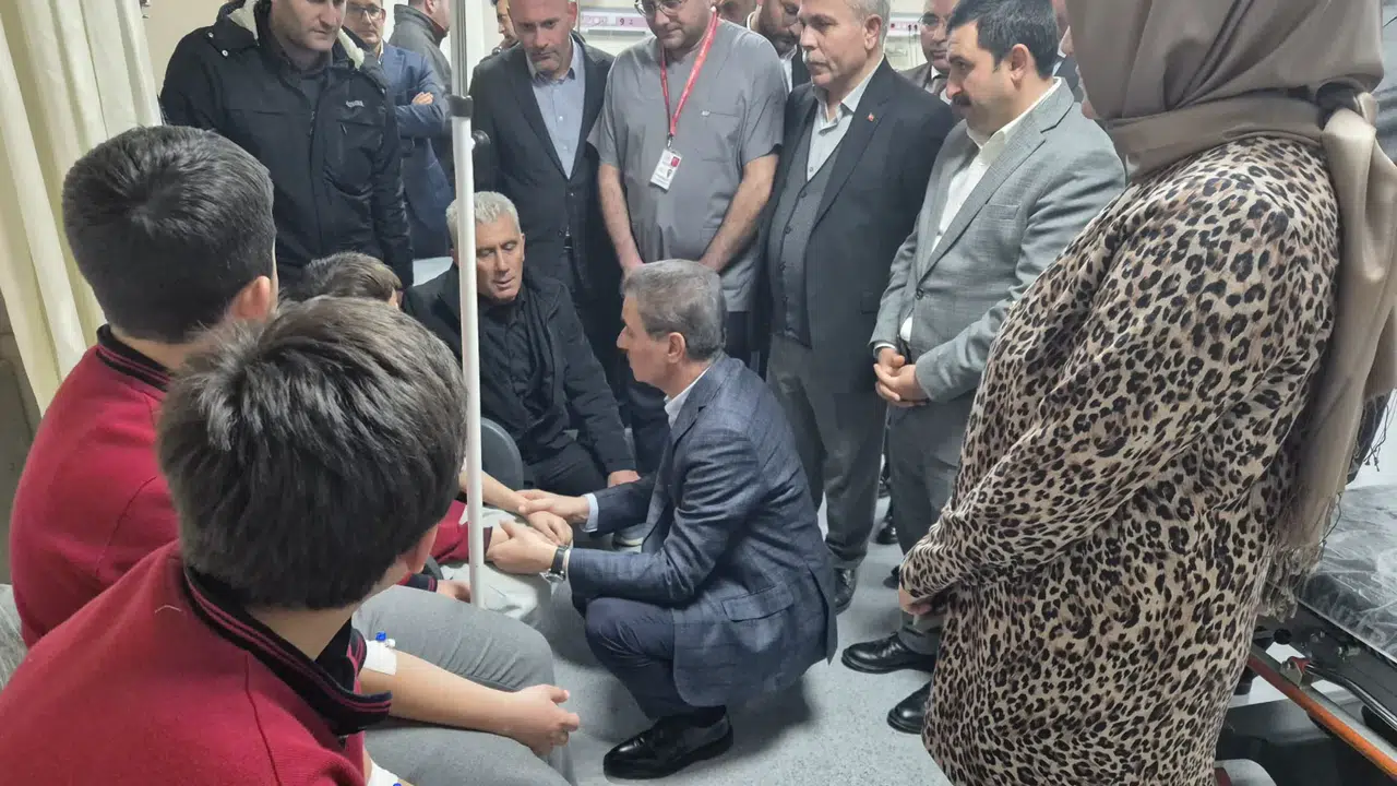 Gümüşhane’de 29 öğrenci zehirlenme şüphesiyle hastaneye kaldırıldı