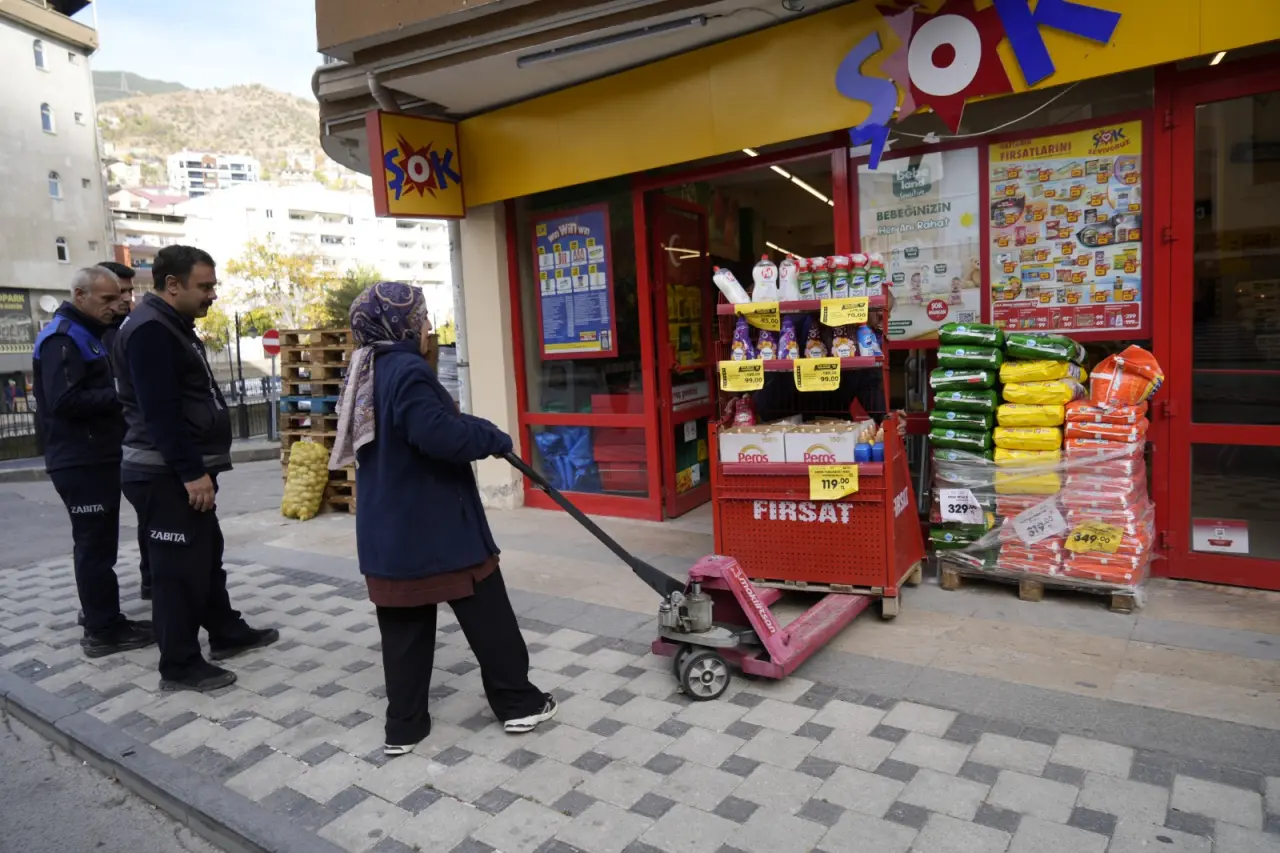 Gümüşhane’de Zabıta’dan kaldırım işgali denetimi
