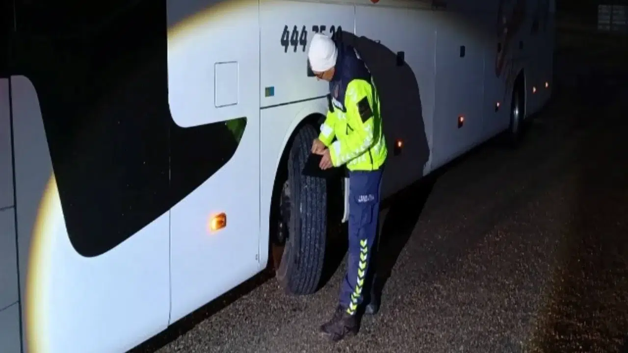 Gümüşhane’de kış lastiği denetimleri yoğunlaştırıldı