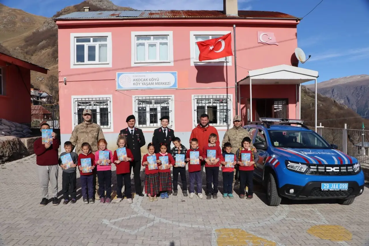 Jandarma’dan Akocak İlkokulu’na anlamlı ziyaret