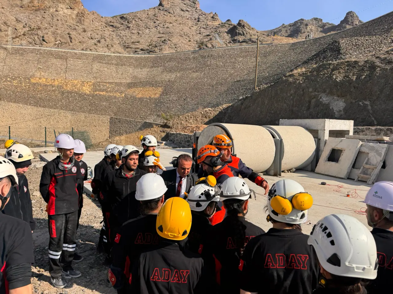 Üniversite öğrencilerine “Enkazda Arama-Kurtarma” eğitimi