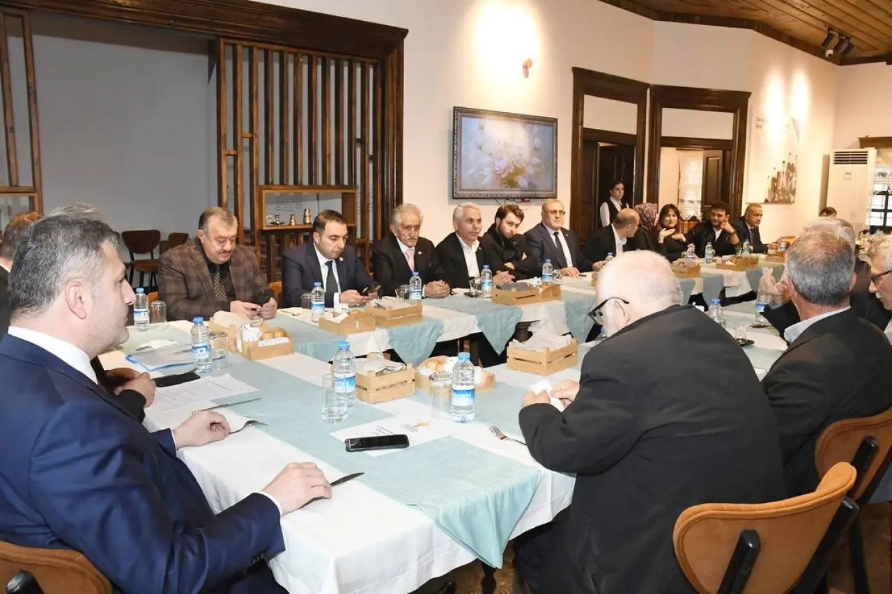 AK Parti basınla buluştu