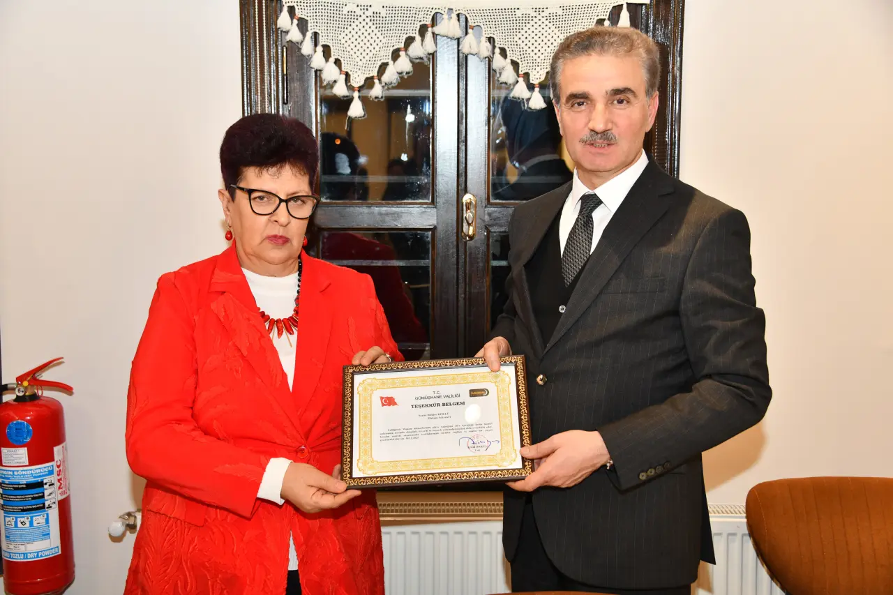 Gümüşhane Valiliği’nde 45 yıllık hizmetin ardından duygusal veda: Ülkü Köklü emekli oldu