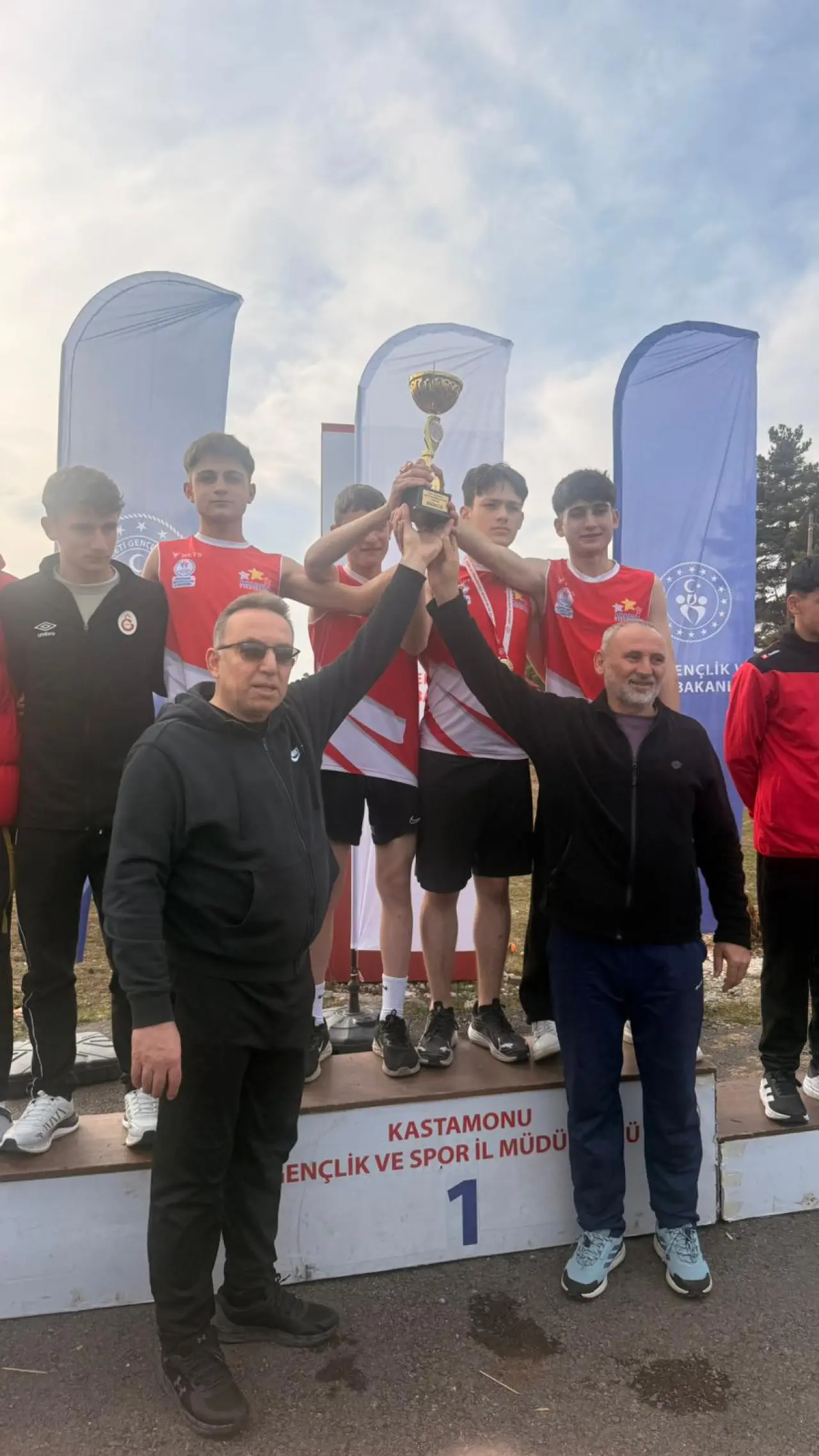 Gümüşhaneli atletlerden yarı finallere altın imza