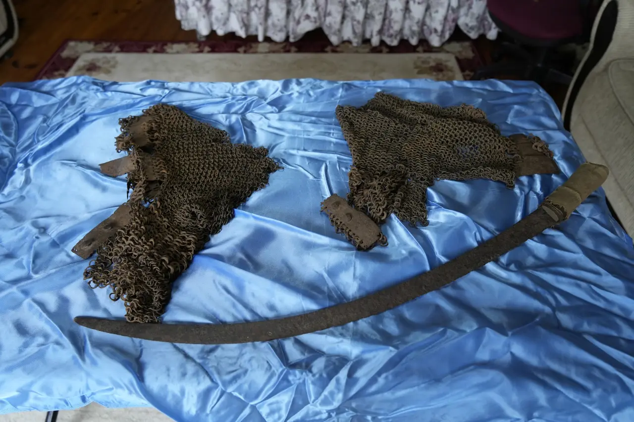 Güvenç Abdal’ın Kılıcı ve Zırhı Gümüşhane’de Korunuyor