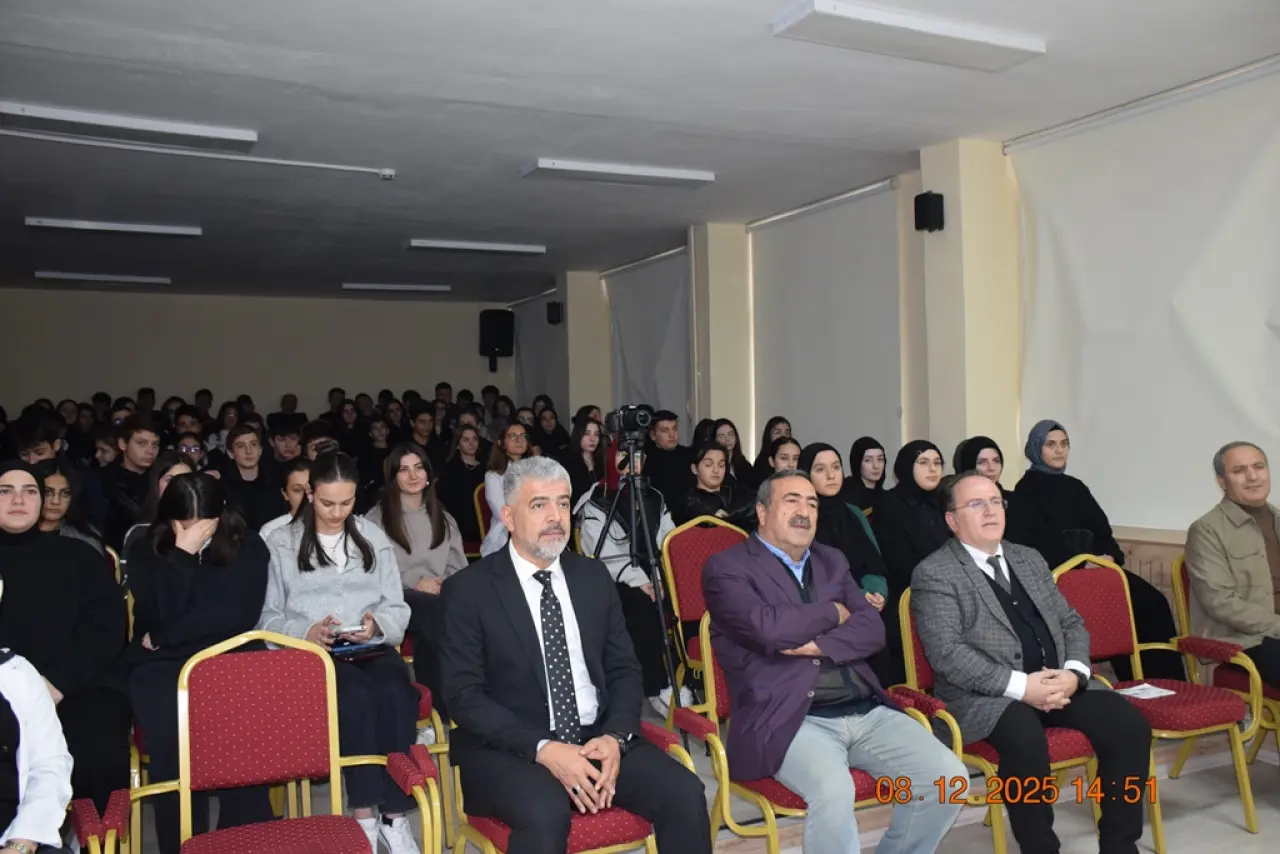 Mareşal Çakmak Sosyal Bilimler Lisesi’nde Kültür Şöleni: Şiirler Konuştu