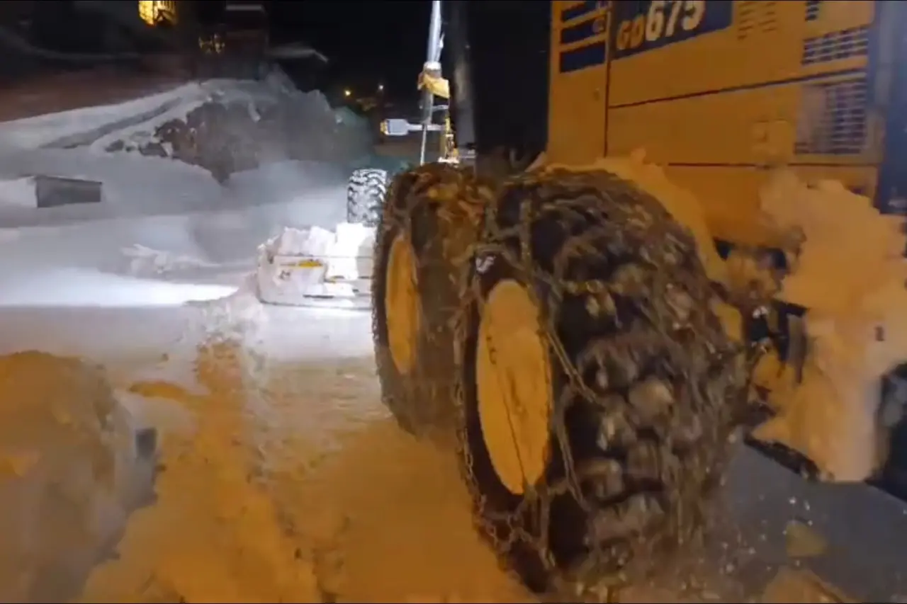 Ekipler gece gündüz demeden çalışıyor