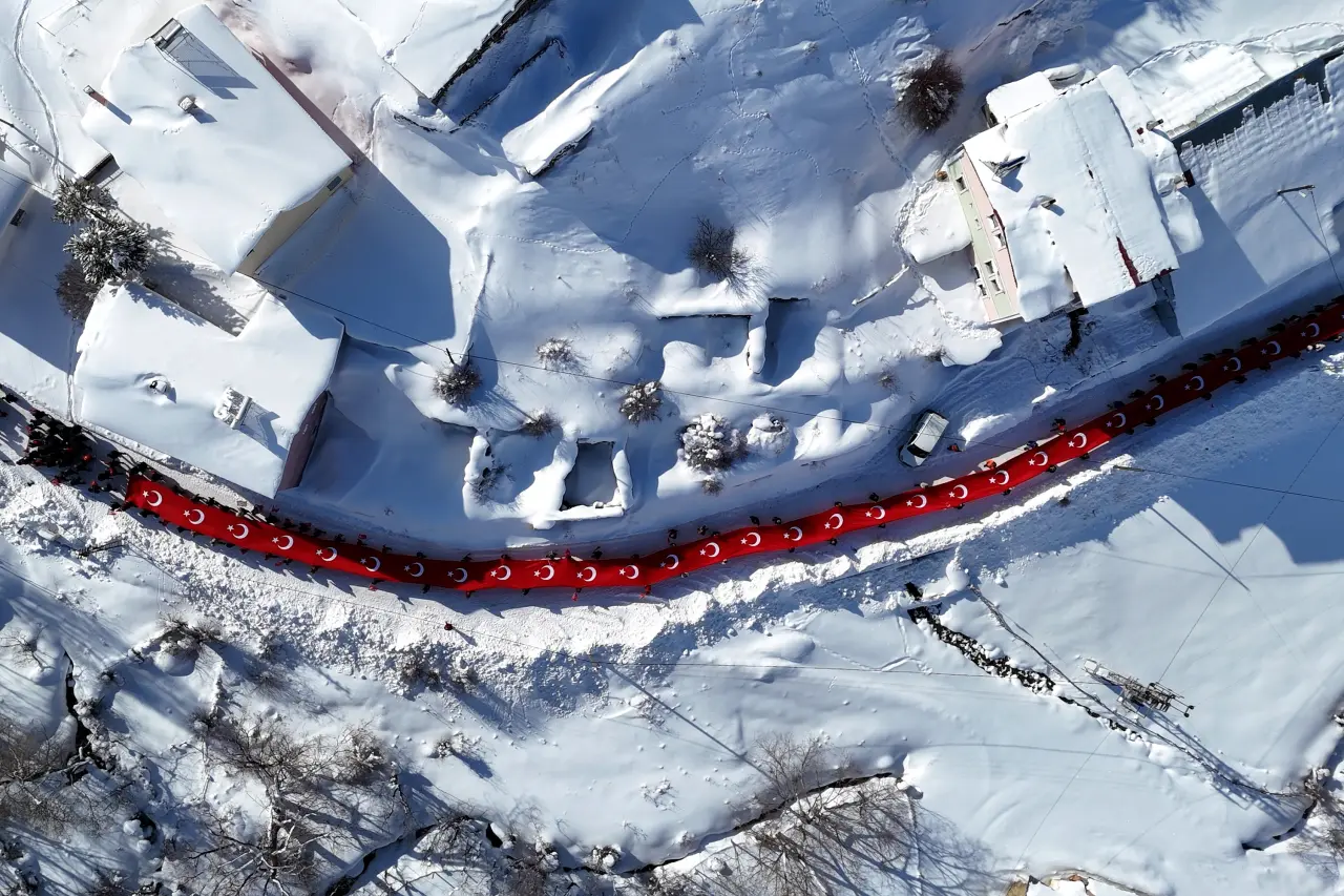 Gümüşhane’de 33. Kar Voleybolu Şenliği, Milli Futbolcu Ahmet Çalık Anısına Düzenlendi
