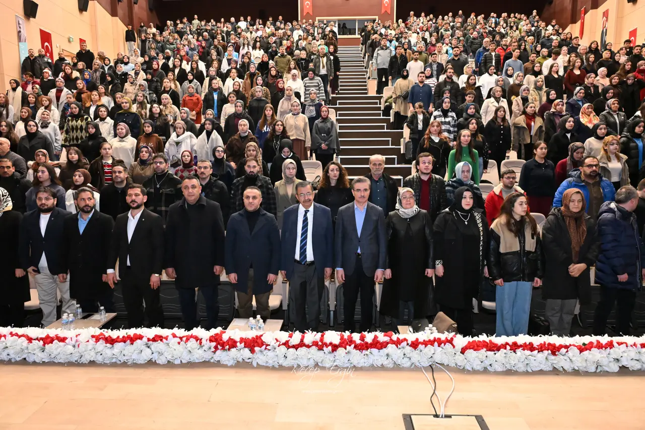 Hayati İnanç’tan Gümüşhane’de gönüllere dokunan sohbet: Son gülen iyi güler