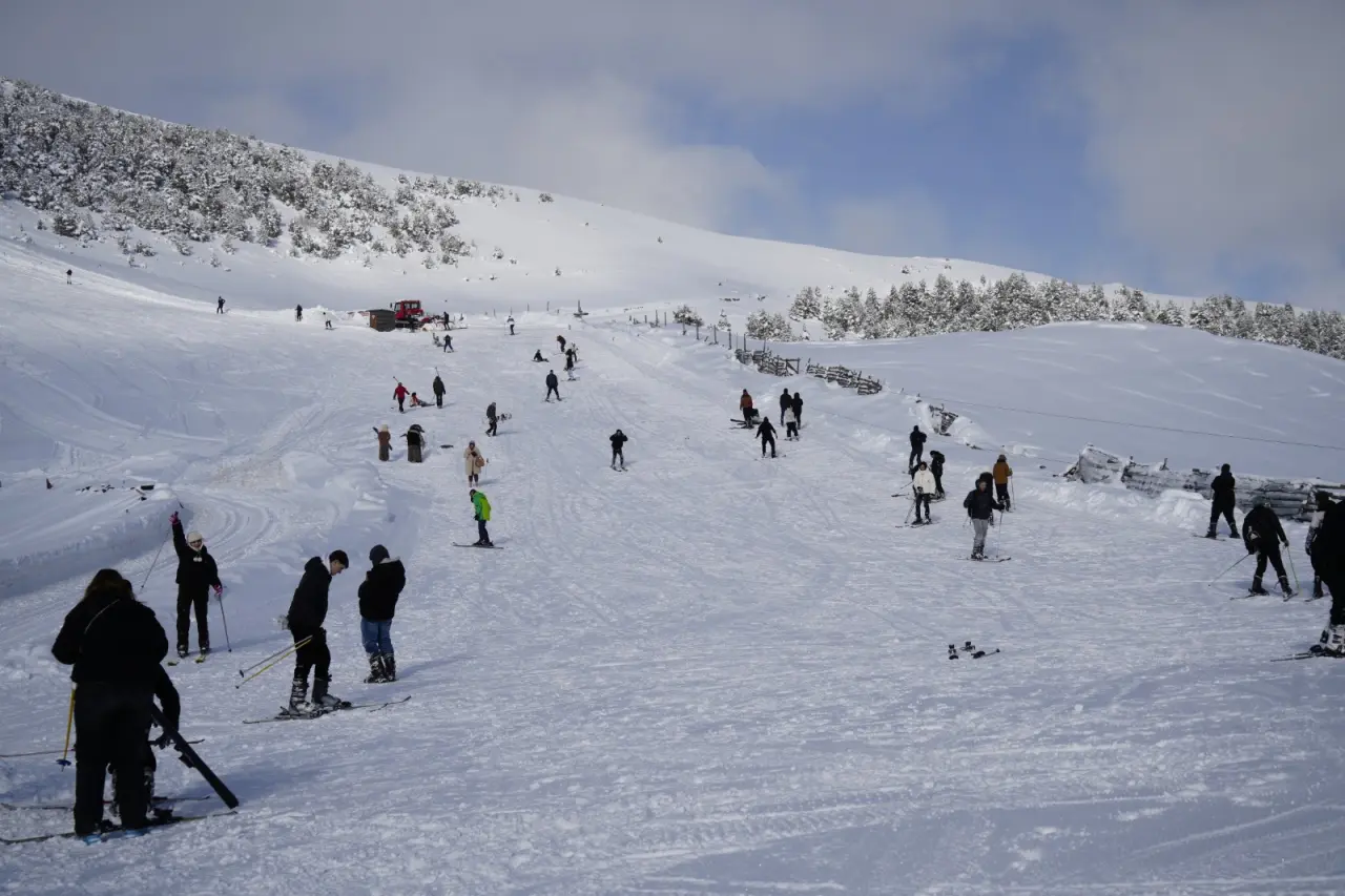 Karnesini Alan Oraya Akın Etti! Zigana Dağı’nda İğne Atsan Yere Düşmüyor