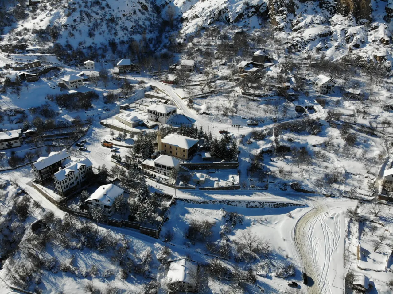 Süleymaniye Mahallesi kar sonrası dronla görüntülendi