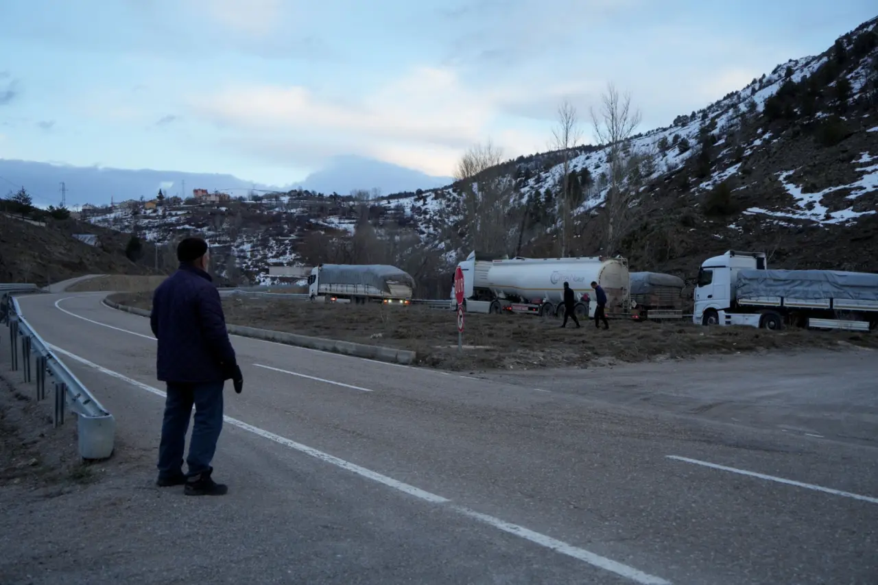 Bu köyden geçerken aracınızı durdururlarsa şaşırmayın! Sebebi takdir topluyor
