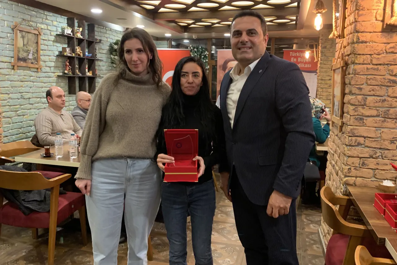 Eğitim-Bir-Sen’den Gümüşhane Üniversitesi’nin zirvedeki akademisyenlerine plaket