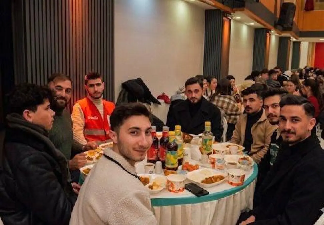 Kızılay’dan 300 Kişilik Anne Eli İftarı