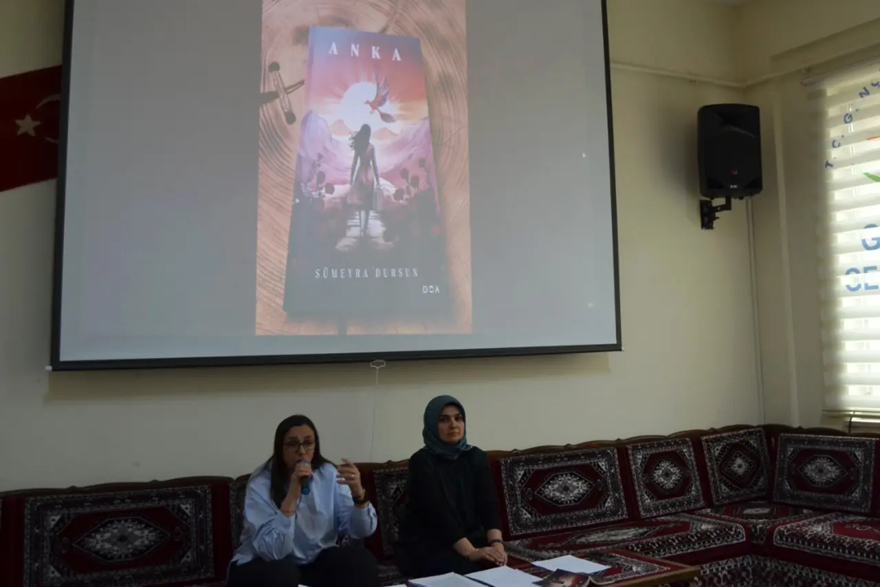 Gümüşhane Gençlik Merkezi’nde Bir Kadın Dünyayı Değiştirebilir söyleşisi gerçekleştirildi