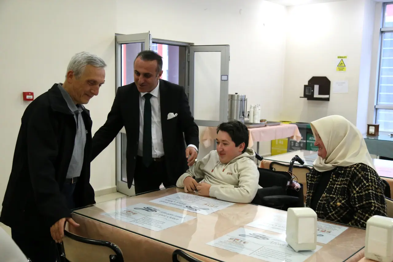 Gümüşhane Üniversitesi’nde protokol ve öğrenciler Kadir Gecesi iftarında buluştu