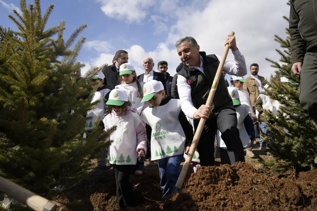 Gümüşhane’de Orman Haftası Kutlamaları: 750 Fidan Toprakla Buluşturuldu