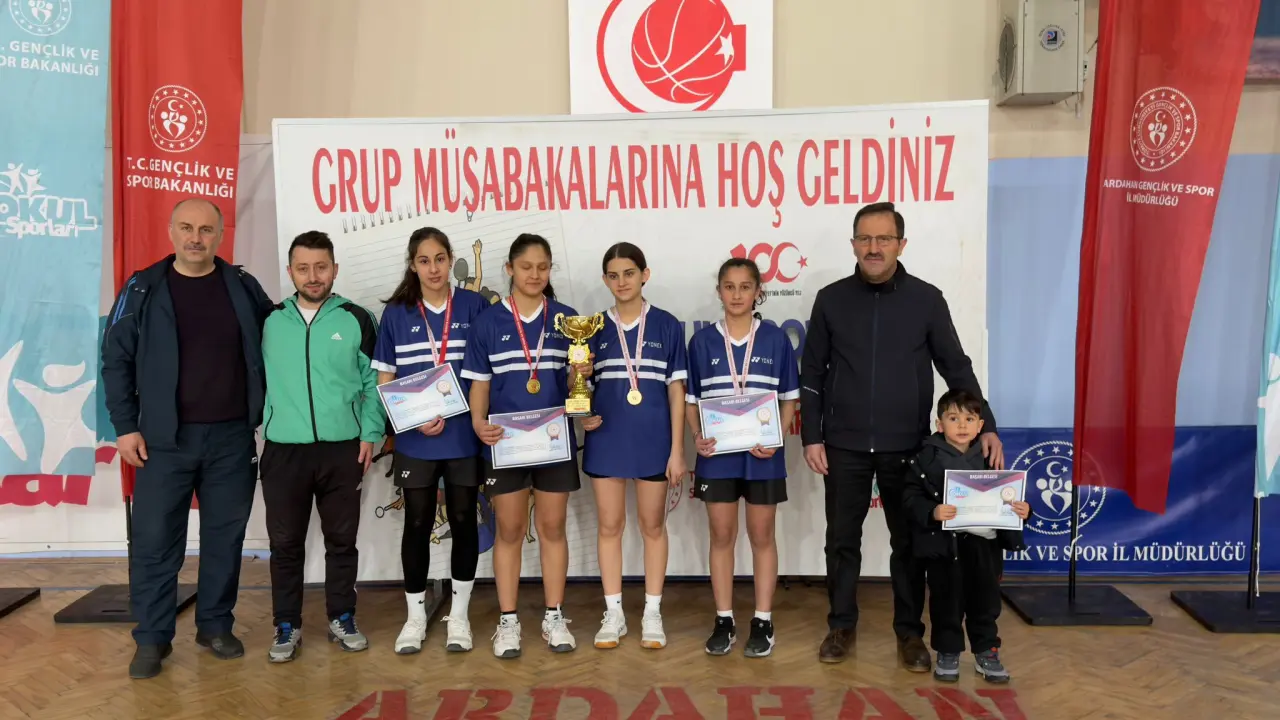 Tekke Ortaokulu Badminton Takımı Üst Üste 3. Kez Bölge Şampiyonu Oldu