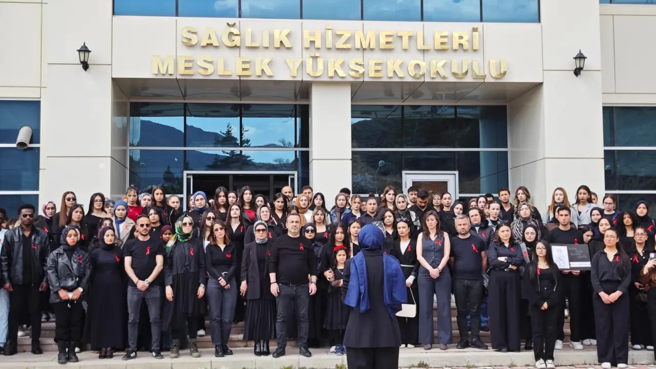 Gümüşhane Üniversitesinde siyahlı protesto!