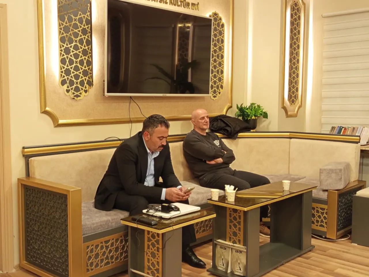 Evde Konuşuyorsunuz Telefonunuza Reklamı Geliyor! Prof. Dr. Emre Aslan’dan Çarpıcı Yapay Zeka Uyarısı