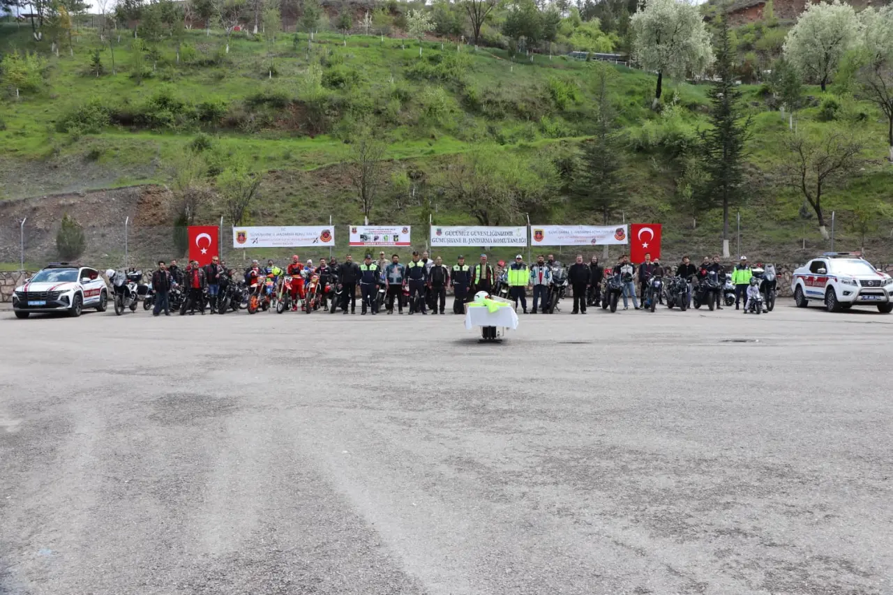 Gümüşhane İl Jandarma Komutanlığı’ndan Motosiklet Sürücülerine Hayat Kurtaran Eğitim