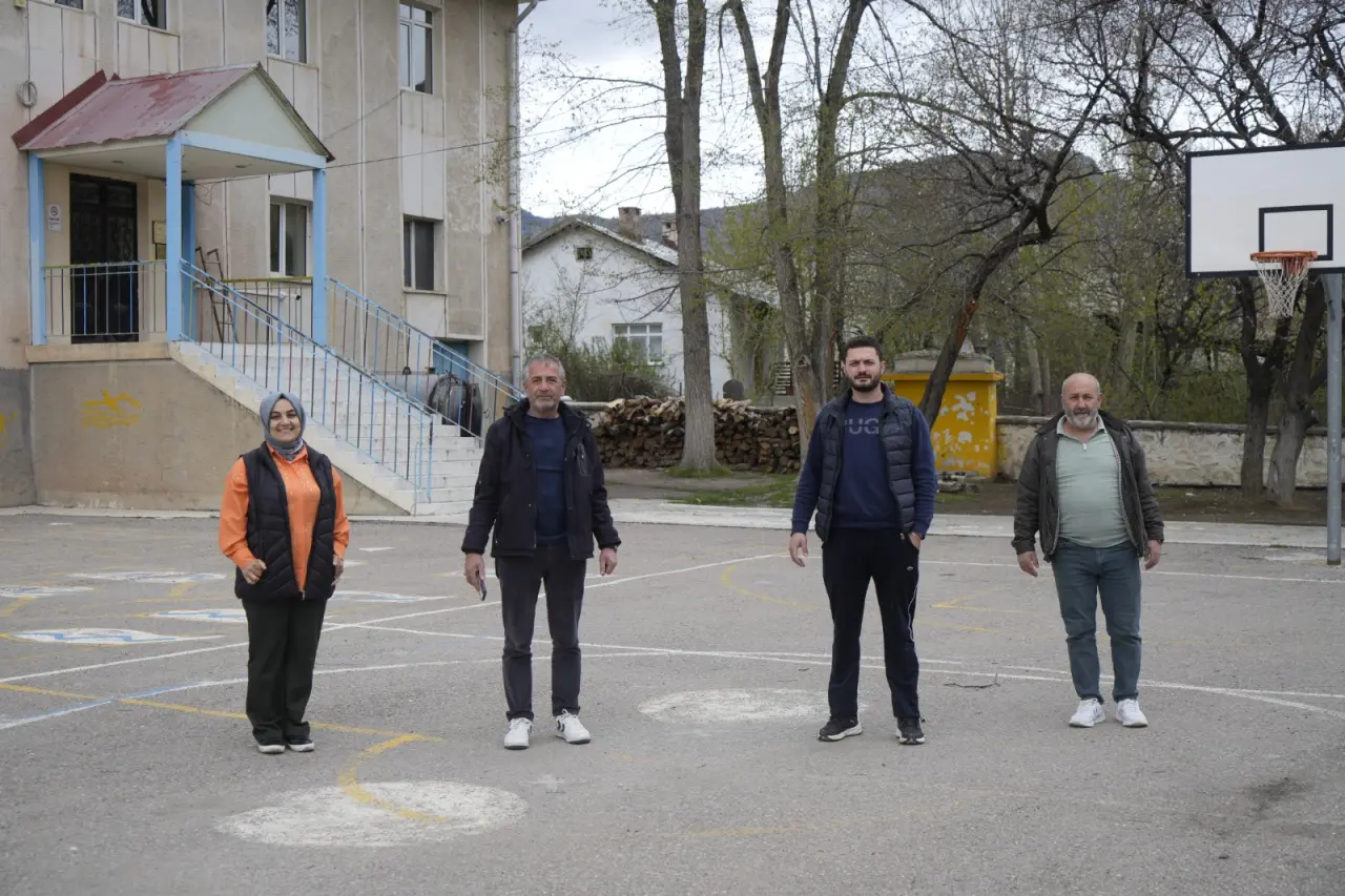 Gümüşhane’de Korkutan Görüntüler! Balkona Çıktım, Ayıyla Karşı Karşıya Kaldım