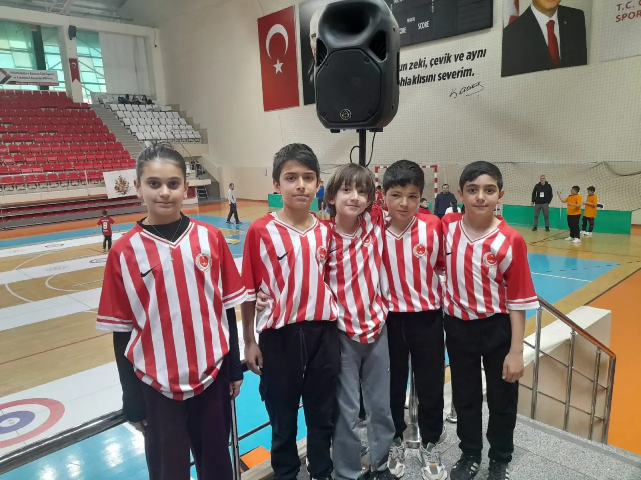 Gümüşhaneli Öğrenciler Floor Curling Bölge Yarışmalarında Şampiyon Oldu
