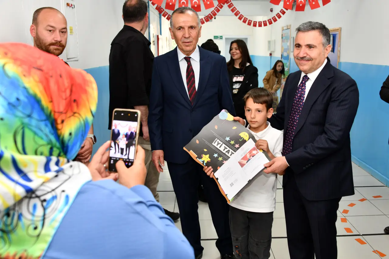 Gümüşhane’de 17 bin 183 öğrenci karne sevinci yaşadı