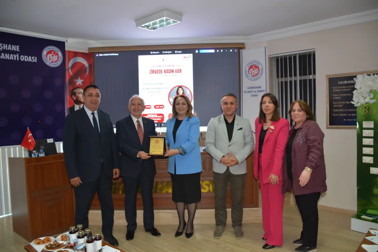 Gümüşhane’de Zirvede Kadın Var Paneli Geniş Katılımla Gerçekleştirildi
