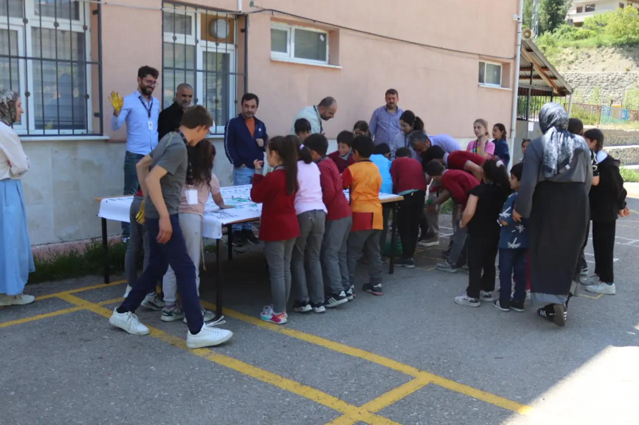 Torul Aktaş Ortaokulu öğrencilerine çevre eğitimi