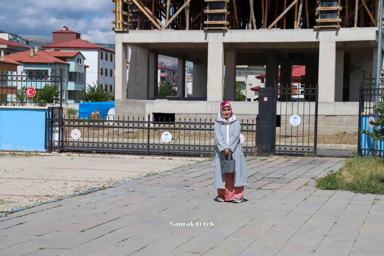 Kelkitli Rukiye Arslan Azmiyle Hem Resim Hem Edebiyat Dünyasına Damga Vurdu
