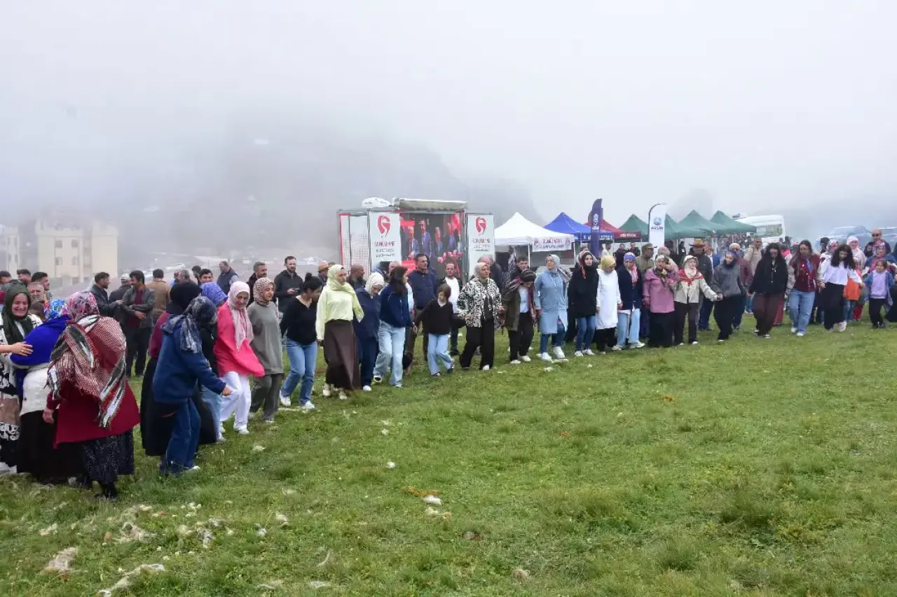 Taşköprü Yaylası’nda Horon Sesleri: 15. Santa-Taşköprü Şenlikleri Yapıldı